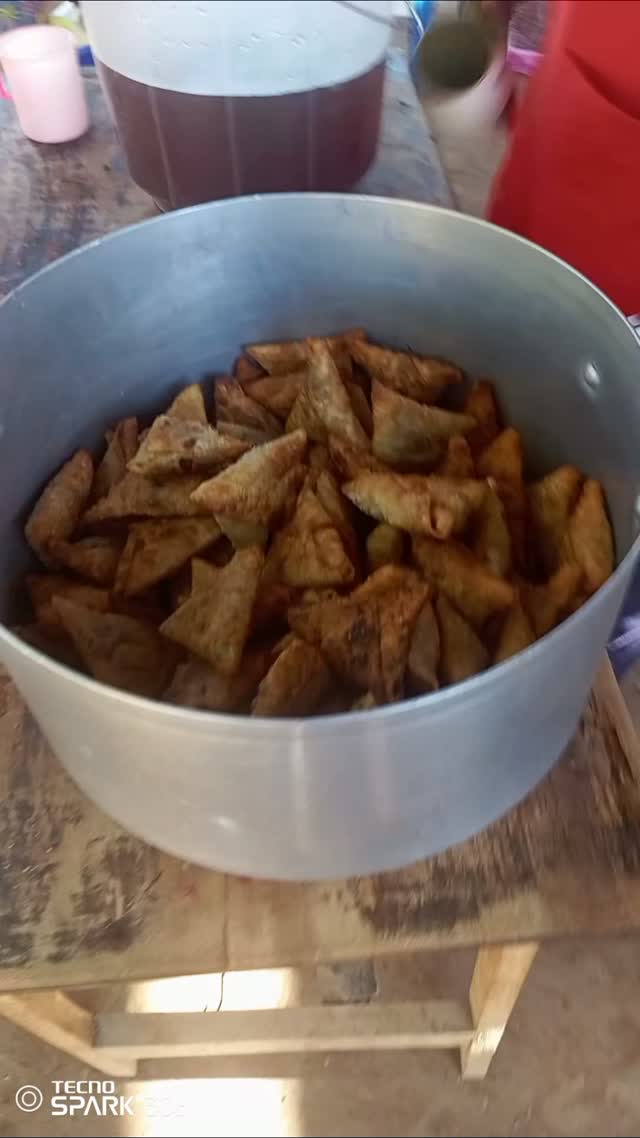 Breakfast time! 🥟❤️ The children enjoyed delicious and filling sambusas to start their day with…
